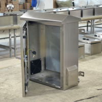 Armoire de panneau de commande Plc en acier personnalisée Armoire d'équipement électrique de plein air de boîte de jonction Ventilation de trous d'air