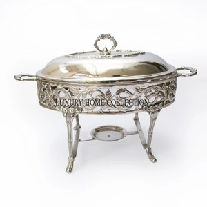 Elegante plato redondo de acero inoxidable con boquilla, perfecto para mantener la comida caliente en bodas, fiestas y eventos. - Product Image 6