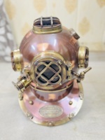 Casque de plongée vintage en laiton, finition cuivre, objet décoratif |   Casque de plongée antique pour les profondeurs marines