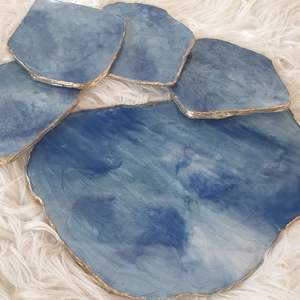 Ensemble de sous-verres en résine faits à la main pour table basse, décoration intérieure, art époxy, dessous de verre rond pour bar, cuisine, cadeau de pendaison de crémaillère, décoration maison - Product Image 1