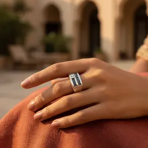 Bague rectangulaire vintage pour homme plaquée rhodium avec sertissage de pierre de rubis taille princesse - Product Image 3