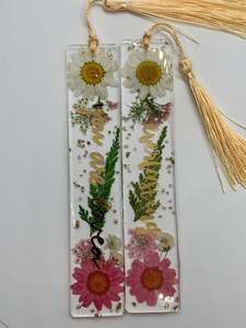 Marque-pages décoratifs en résine pressée tendance, marguerites colorées, fleurs séchées naturelles, pompons, design Art Déco, forme promotionnelle - Product Image 3