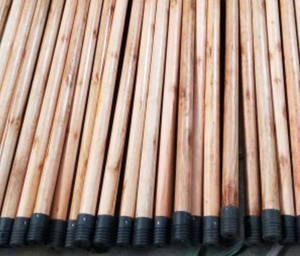 Mango de Escoba de Madera de Eucalipto Premium Duradero para Herramientas de Limpieza |   Corte Plano, Extremo Redondeado, Punta Roscada - Product Image 5