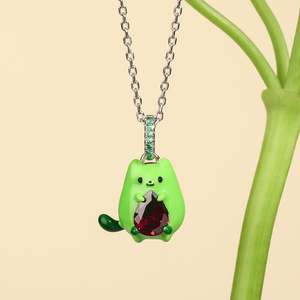Collier en argent sterling émaillé Jeulia Hug Me Avocado Cat, motif dessin animé - Product Image 3
