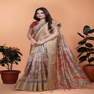 Élégant Saree en soie douce beige et multicolore imprimé Patola avec Rich Pallu - Product Image 1
