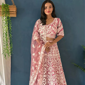 Indian Boutique High on Demand Pink Calidad Premium Elegante Impresionante Lehenga Choli Ropa étnica Ropa de fiesta Ropa de novia Mujer - Product Image 1