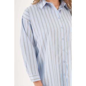 Camisa Azul a Rayas para Mujer LUSTRIN con Detalle de Botones en la Espalda, Blusa Casual Elegante de Manga Larga para Uso Diario y de Oficina - Product Image 4