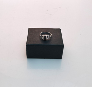 Elegante anillo de bodas de plata de ley 925 para mujer, hecho a mano, piedra preciosa de ónix negro facetado, acabado de alto pulido, bisel de estilo étnico - Product Image 3