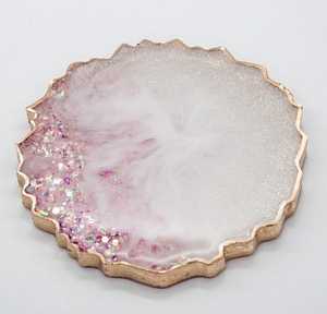 ชุดจานรองแก้วเรซิ่นพิมพ์ลายด้วย UV คุณภาพสูง ดีไซน์หรูหรา ปรับแต่งได้ 4 ชิ้น สำหรับร้านอาหาร โต๊ะอาหารที่บ้าน งานแต่งงาน และงานเลี้ยง - Product Image 1