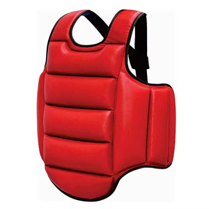 Protector de pecho de diseño ligero para un ajuste cómodo y movimiento fácil. Correas ajustables para un mayor seguridad. - Product Image 2