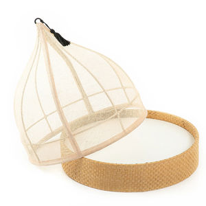 Plateau rond en rotin de luxe avec dessus en filet de style dôme idéal pour recevoir des collations, des boissons, une décoration et des cadeaux élégants - Product Image 6