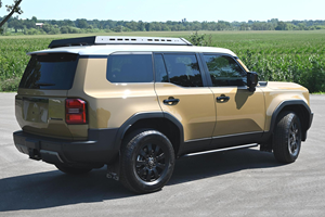 SUV todoterreno Turbo Diesel 2024 | Transmisión automática | Vehículo pesado de primera edición de lujo - Product Image 3