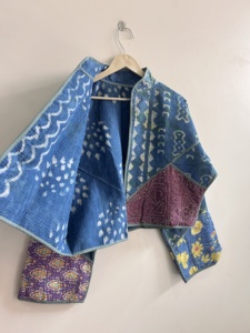 Chaqueta Acolchada Tradicional India Kantha Hecha a Mano, Chaqueta con Estampado de Bloques de Color Índigo - Product Image 5