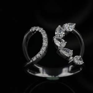 แหวนเพชรเพาะเลี้ยงคุณภาพสูง สี EF ความสะอาดระดับ IGI รูปทรงลูกแพร์ ชุบทองคำขาว ชุบทองคำชมพู เงินแท้ สำหรับผู้หญิง ได้รับการรับรองจาก Swaroop Diamond - Product Image 5