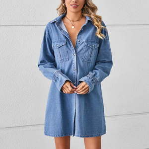 Camisa de mezclilla de aspecto Vintage para mujer que ofrece comodidad y construcción duradera - Product Image 5