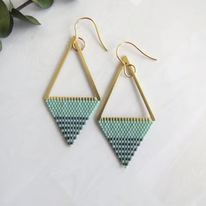 Cuentas de cristal modernas y pendientes de repetición con diseño turquesa y flecos en cascada, regalo de joyería único de MS Handicraft - Product Image 1