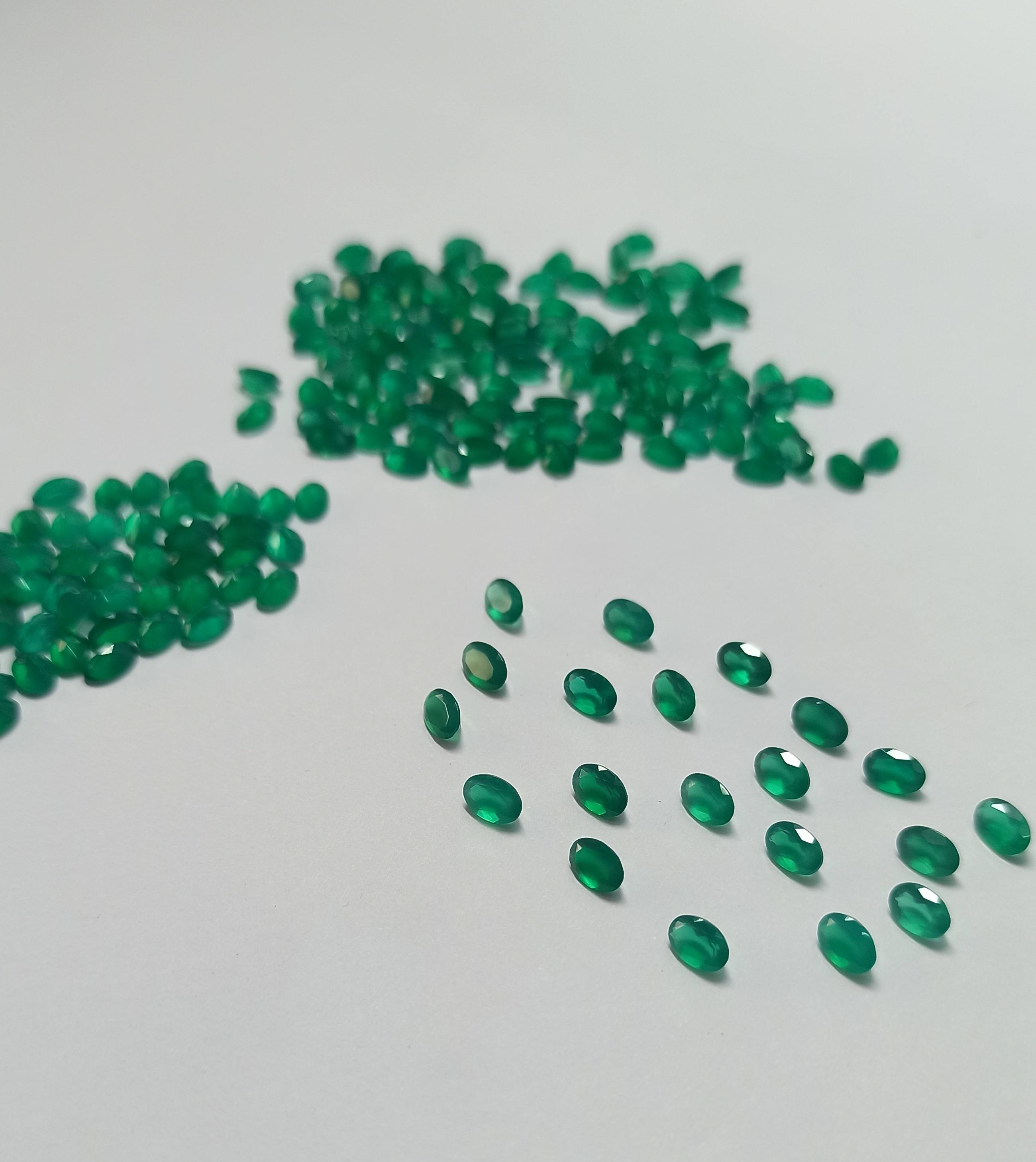 สีเขียว