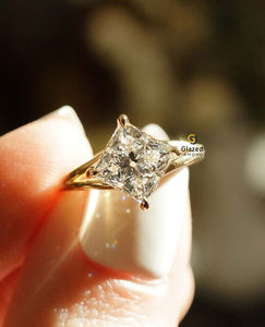 แหวนเพชรเม็ดเดี่ยว4กะรัตแบบไม่มีสี VVS คมชัดแหวนเพชรแบบแยกก้าน10K สีเหลืองทอง - Product Image 4