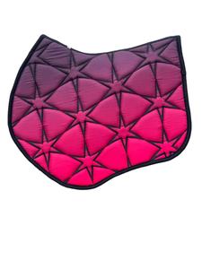 แผ่นรองอานม้าแบบพิเศษ เนื้อผ้าซาตินพิมพ์ลายได้ตามต้องการ นุ่มพิเศษ ระบายอากาศได้ดี สวมใส่สบาย เหมาะสำหรับการขี่ม้าแบบเดรสสาจและกระโดดข้ามเครื่องกีดขวาง - Product Image 3