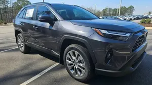 Toyota RAV4 2024 en parfait état - Product Image 3