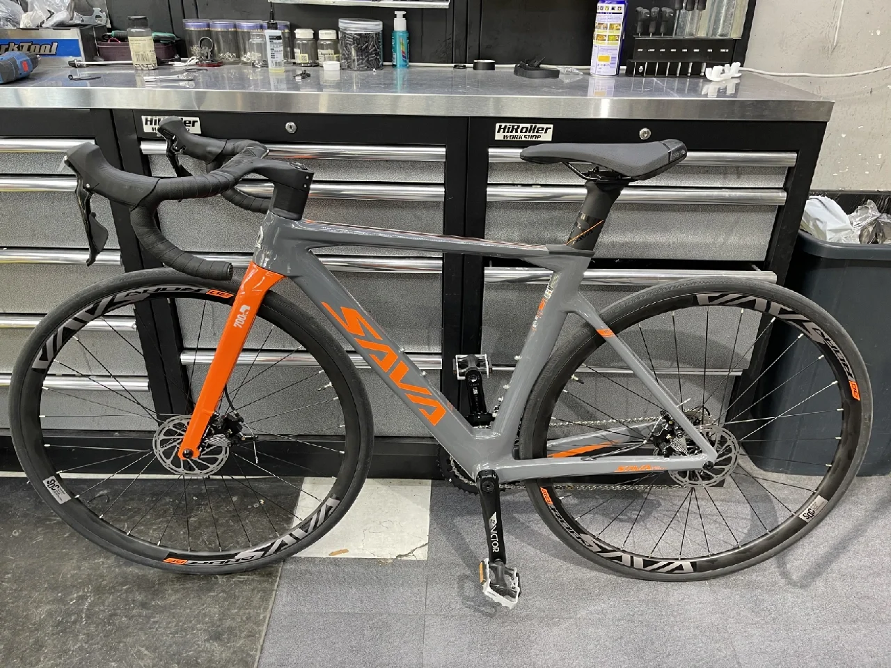 grigio arancione
