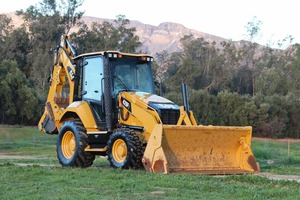 รถตักดิน4x4 420F2สำหรับแมวที่ใช้พอสมควร - Product Image 5