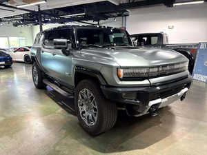 SUV Eléctrico USADO 2024 3X AWD con Volante a la Izquierda, Interior de Cuero, Control de Crucero Adaptativo, Neumáticos R20, Exterior Oscuro - Product Image 2