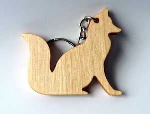 LLavero de madera hecho a mano, diseño personalizado con logotipo, etiqueta de llave de madera natural y resina, ideal para regalos y promoción de Marca - Product Image 2