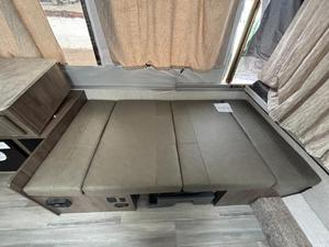 Autocaravana F-o-r-e-s-t R-i-v-e-r RV Rock-wood F-r-e-e-d-o-m S-e-r-i-e-s 1940LTD usada del 2022, lista para vender - Product Image 6