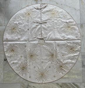 Falda decorativa hecha a mano para árbol de Navidad con cuentas elegantes, perfecta para la decoración del hogar de vacaciones tradicional y moderna - Product Image 1