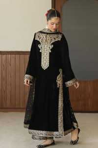 Vestido de Terciopelo Elegante Pakistaní, Colección de Diseñador, Atuendo para Fiestas Nocturnas y Recepciones de Boda - Product Image 4