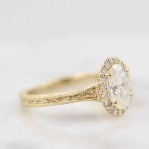 Anillo de diamante creado en laboratorio ovalado IGI, oro blanco de 14 quilates con baño de oro para bodas y compromisos o como una banda diaria - Product Image 3