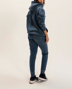 Ensemble de survêtement bleu confortable pour femmes, style pakistanais, coupe décontractée, sweat à capuche en polaire doux et pantalon à revers pour un style streetwear, OEM - Product Image 2