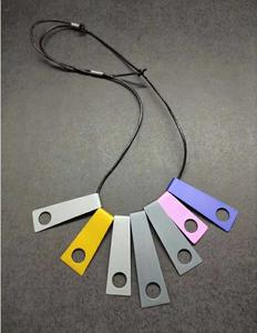 Collar de resina epoxi de diseño de bucle con hermosos tonos en él Usos de ocasiones Deshierbe Compromiso Kitty Fiestas Joyería de moda - Product Image 3