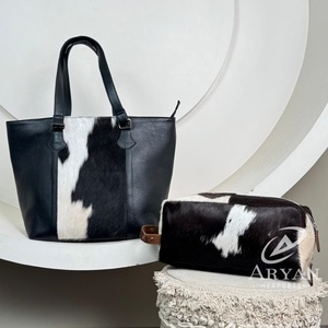 Ensemble de sacs en cuir de vachette véritable 2 pièces faits à la main sur mesure sacs fourre-tout à poils et kit Dopp pochette de voyage pour femmes OEM disponible - Product Image 1