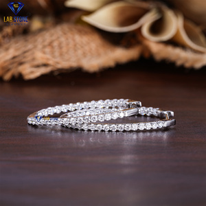 3.00 TDW Boucle d'oreille en or blanc avec diamant taillé rond par Labstone / Twist, Sparkle, Répéter/Couleur EF-VS - Product Image 3