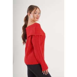Pull en tricot rouge décontracté à épaules dénudées avec col style Madonna, vente en gros - Product Image 4