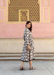 Vestido Midi Bohemio Alora de Algodón Puro, Hecho a Mano, Estampado Floral Marrón, Vestido Casual de Verano - Product Image 3