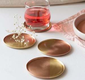 Ensemble de sous-verres en laiton artisanaux, modernes, écologiques, protecteurs et décoratifs, taille et diamètre personnalisables - Product Image 2