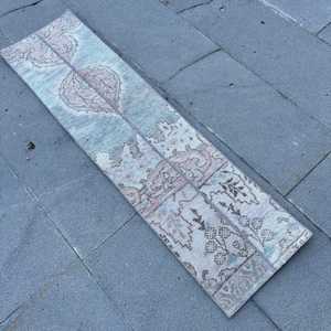 Alfombra turca de 1.1x4.3 pies, alfombra vintage de lana con motivos de plantas y árboles azules - Product Image 4