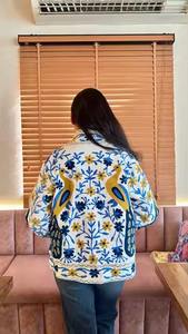 Venta al por mayor Suzani bordado chaqueta de invierno abrigo de mujer chaqueta acolchada abrigo Unisex indio hecho a mano Suzani Chaqueta corta - Product Image 5