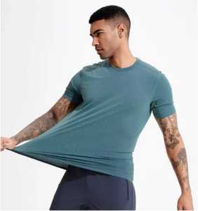 T-shirt de compression pour homme en spandex et polyester, col rond, coupe classique, respirant, manches courtes, pour la salle de sport - Product Image 1