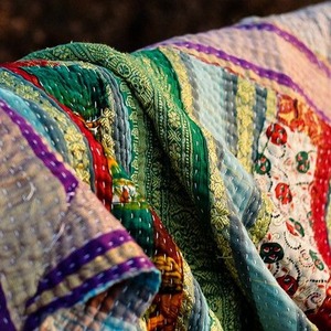 100% organique Mulmul moderne Kantha coton couette couverture doux confortable solide motif fait à la main inde quatre saisons utiliser 55x85 pouces - Product Image 2