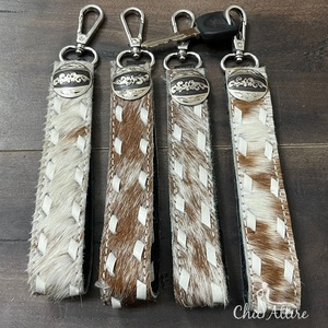 Llavero de Cuero Vacuno Genuino al por Mayor para Mujer, Elegante Llavero de Piel con Pelo, Estilo Occidental Rústico - Product Image 1