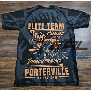 MMA เสื้อแรชการ์ดพิมพ์ซับลิเมชันกำหนดเอง240ป้องกันอัลทวอยเลต์ GSM การบีบอัดการต่อสู้แบบผดผื่น BJJ ผลิตในปากีสถาน - Product Image 2