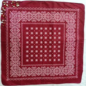 Bandanas en coton imprimé avec perles et paillettes idéal pour les collèges et les magasins de mode de rue pour la revente - Product Image 3
