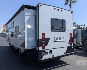 Maintenant en vente : camping-car à moteur Coachmen Pursuit Classe A 31ES avec lit king-size coulissant. - Product Image 5