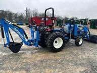 Tractor utilitario compacto New Holland Workmaster 40 35 40HP 4WD, usado y en excelentes condiciones, con transmisión shuttle y cargador frontal, listo para trabajar en la granja. - Product Image 4
