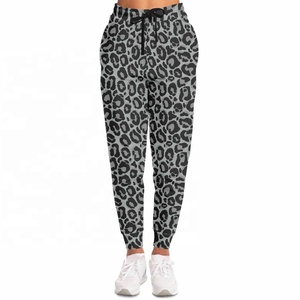 กางเกงจ็อกเกอร์ผ้าฟลีซลายเสือดาวแบบสั่งทำพิเศษ ทรงสลิมฟิต ยูนิเซ็กส์ สไตล์สตรีทแวร์ เหมาะสำหรับออกกำลังกายและฝึกซ้อม มาพร้อมเชือกผูกปรับได้และปลายขาจั๊มพ์ - Product Image 5