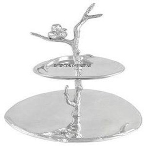 Support de gâteau en métal robuste de concepteur de fleurs plaqué or de haute qualité enduit de poudre de couleur blanche pour les fêtes de mariage et d'anniversaire - Product Image 4